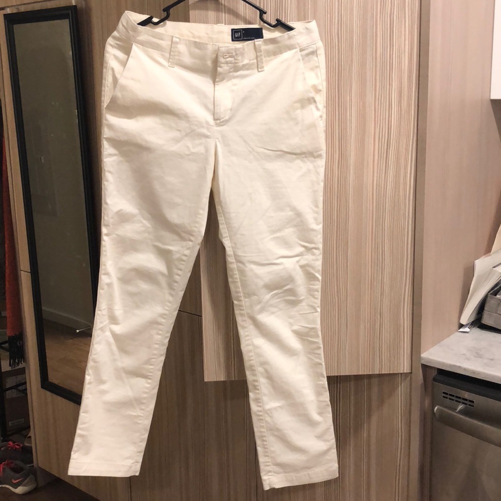 Gap white pants size 0 only wore once